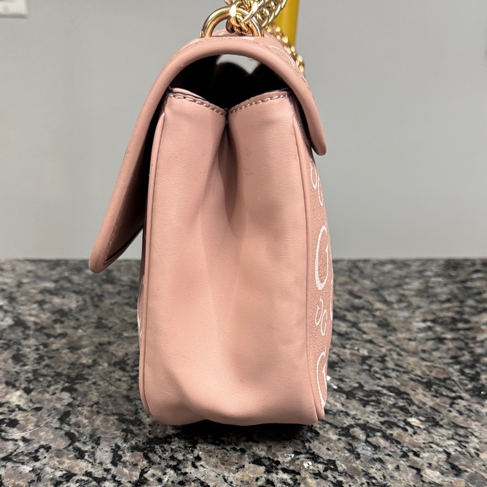 GUESS Blush Logo Chain Shoulder Bag EUC - Picture 4 of 16